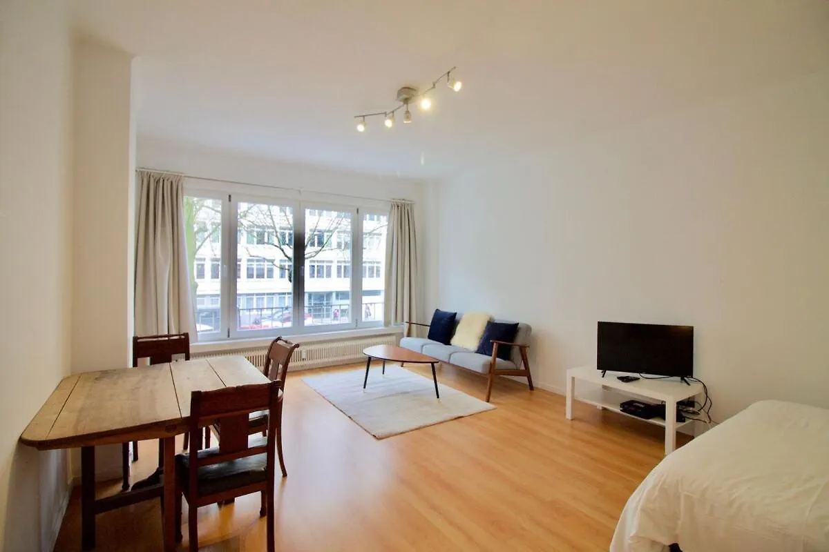 Very Nice & Large Studio-Plasky Brussels Apartment